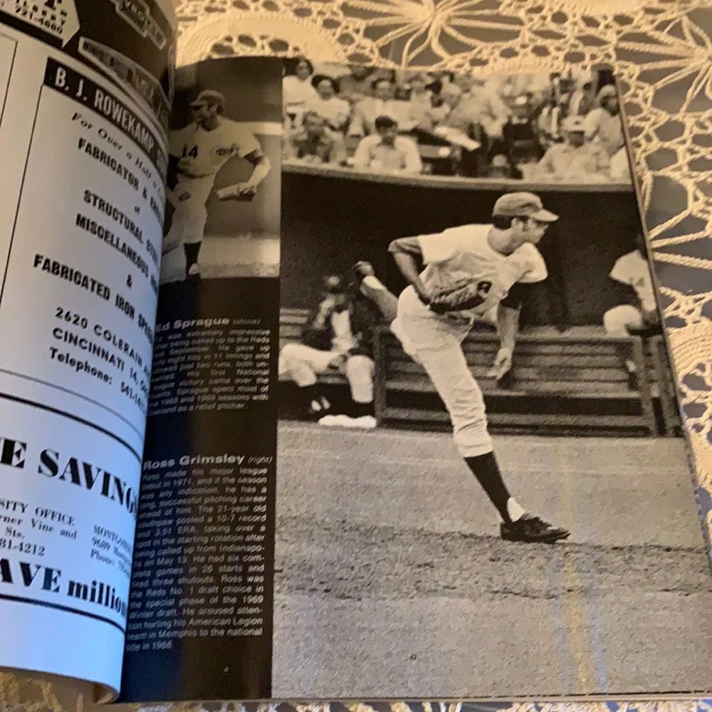 1972 Cincinnati Reds Yearbook-Pete Rose Johnny Bench Joe Morgan Tony Perez Good